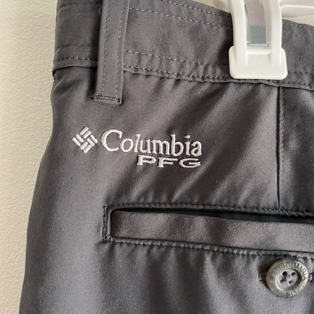 Columbia Men's Lightweight Dark Gray Dry-fit Hiking shorts Size 36 W 10”…